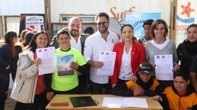 Ministras del Deporte y Medio Ambiente firmaron acuerdo para potenciar escuelas inclusivas de surf