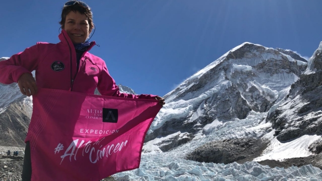 Chilena logró ascender el Monte Everest tras superar un cáncer de mama