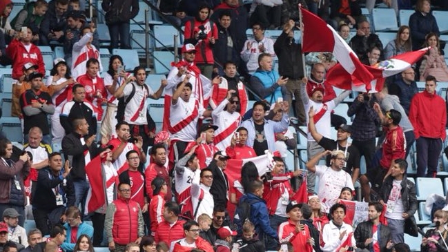 Perú entrenó en las afueras de Moscú ante cientos de hinchas