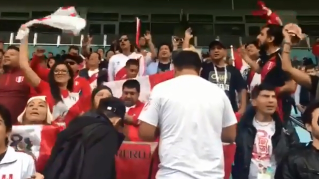 Hinchas peruanos se mofaron de la ausencia de Chile en el Mundial de Rusia 2018
