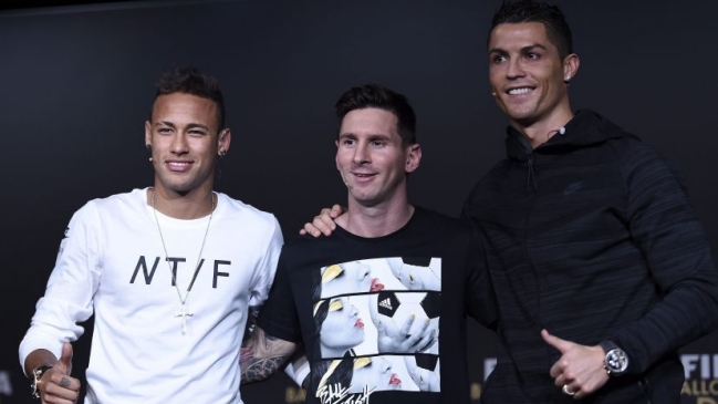 ¿Lionel Messi, Neymar y Cristiano Ronaldo sentados juntos viendo béisbol?