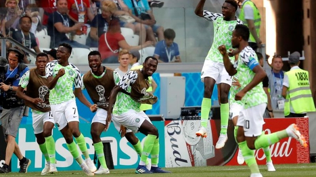 Nigeria derrotó con claridad a Islandia y le dio vida a Argentina en el Grupo D
