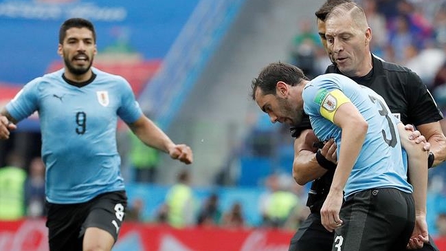 Juventus quiere reforzar su bloque defensivo con Diego Godín