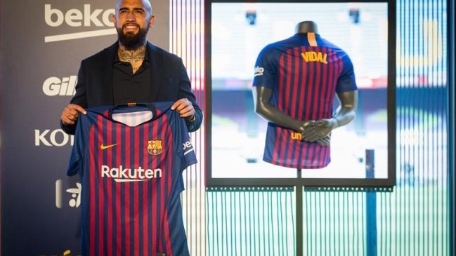¿Ya tiene número? Vidal y su hijo dieron luces de la camiseta que usará en FC Barcelona