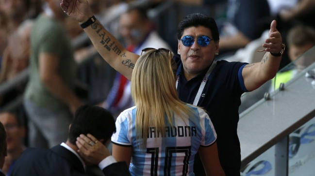 Justicia de EE.UU. acogió demanda de Maradona contra su ex esposa