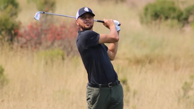 Stephen Curry se lució en el arranque del torneo de golf de Hayward