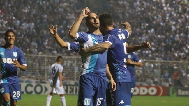 Eugenio Mena y Marcelo Díaz debutaron en empate de Racing en la Superliga de Argentina