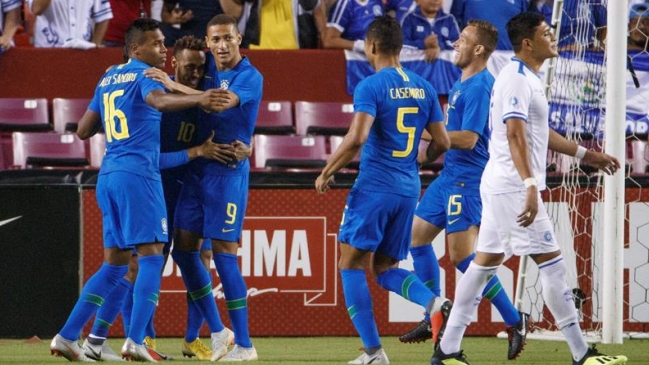 Brasil mostró su poderío y aplastó a El Salvador con Neymar como figura