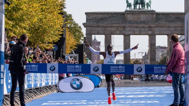 Kipchoge: Supe que podía hacer el récord mundial después de los 30 kilómetros