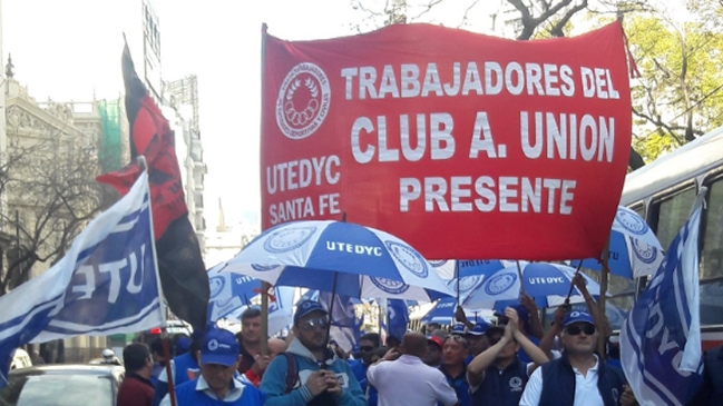 Empleados de clubes argentinos amenazaron con huelga que pone en riesgo el Superclásico