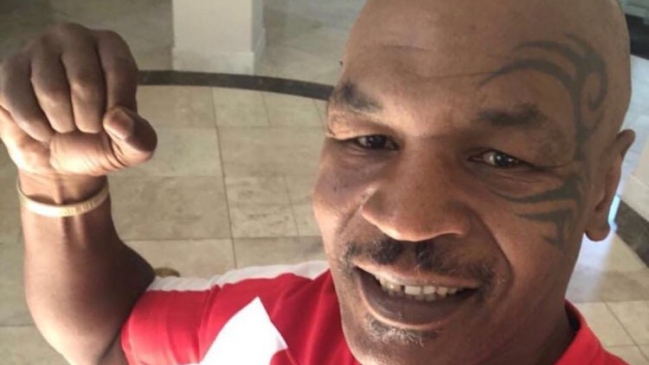 Mike Tyson causó furor al vestir la camiseta de Junior de Barranquilla