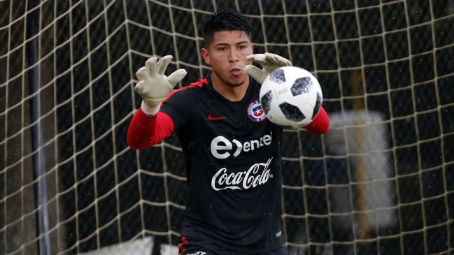 Brayan Cortés asoma como titular en el arco de Chile ante Perú