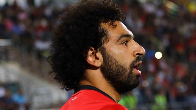 Mohamed Salah marcó un gol olímpico y salió lesionado en triunfo de Egipto