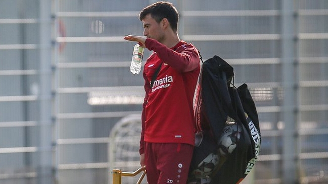 Bayer Leverkusen informó avances en el proceso de recuperación de Charles Aránguiz