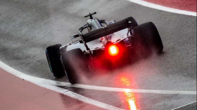 Lewis Hamilton dominó una primera sesión marcada por la lluvia en Austin