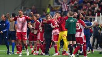 Olympiacos es finalista de la Conference League al eliminar al Aston Villa del “Dibu” Martínez