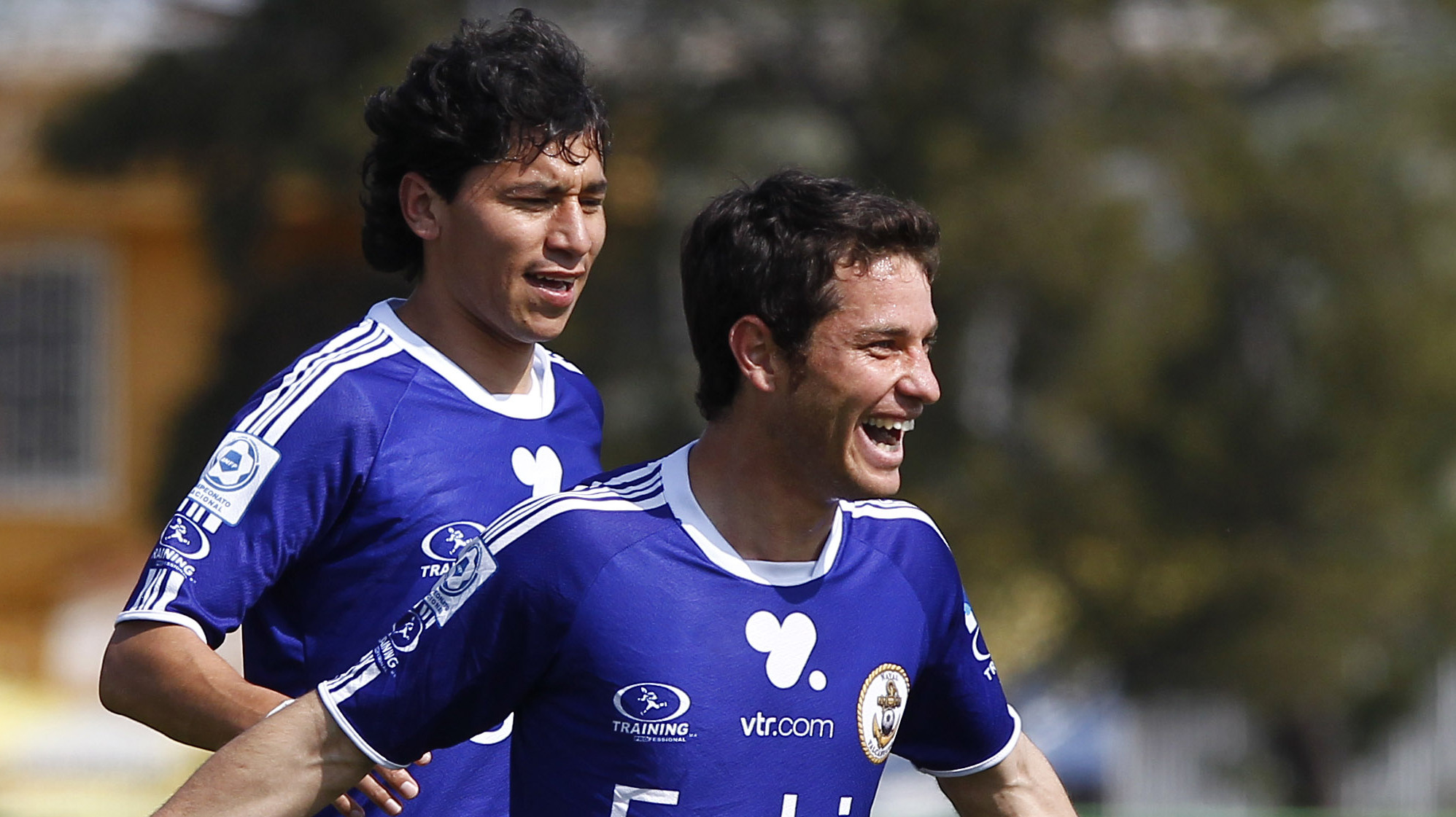 Naval se impuso a Magallanes y se metió en la lucha por el Clausura