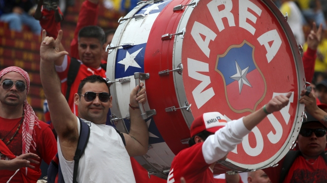 Hinchas manifestaron su apoyo a la selección en “Juan Pinto Durán”