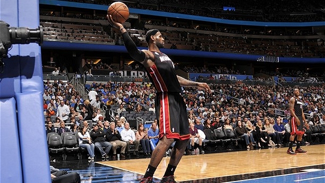 Los campeones de la NBA despidieron el año 2012 con ajustado triunfo