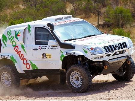 Jorge Latrach: “A La Moneda llego aunque sea empujando la camioneta”