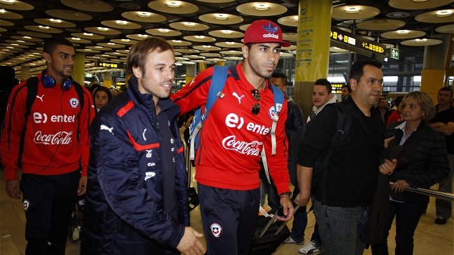 Seleccionados que sufrieron problema en avión llegaron a Santiago
