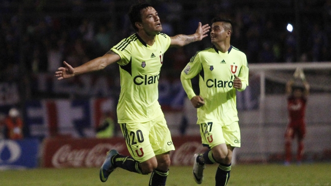 Charles Aránguiz marcó el segundo de la U con un potente tiro libre
