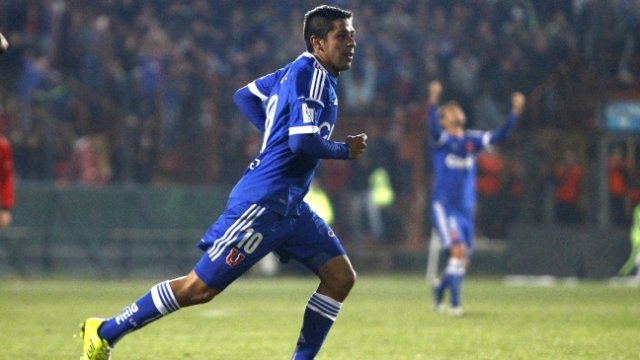 Ramón Fernández igualó de tiro libre para U. de Chile en el superclásico