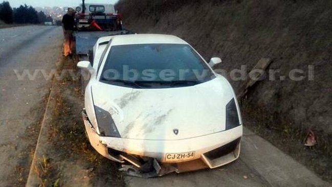 Felipe Flores chocó auto de lujo de esta madrugada