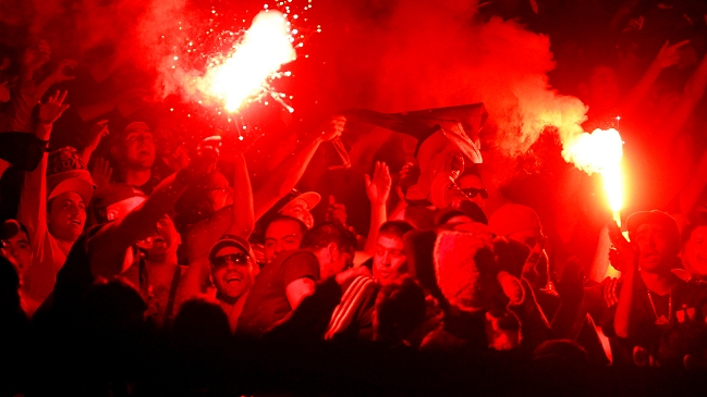 Los de Abajo a Azul Azul: “¿No quieren más bengalas?, gestionen el ingreso del bombo”