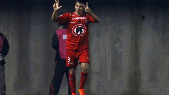 Luciano Vásquez anotó el gol del triunfo de Ñublense sobre Universidad Católica