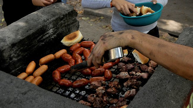 Claudio Orrego reiteró petición de no hacer asados “pese a las tallas”