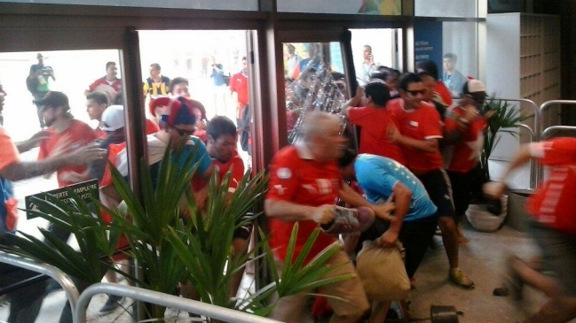 Hinchas chilenos deportados de Brasil: Queríamos entrar y la situación salió de control