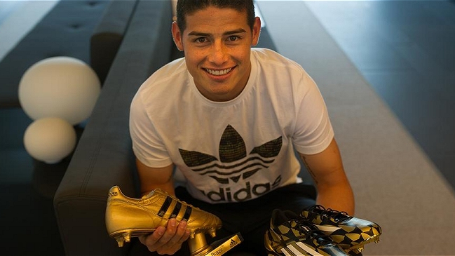 James Rodríguez recibió la Bota de Oro por ser goleador en Brasil 2014