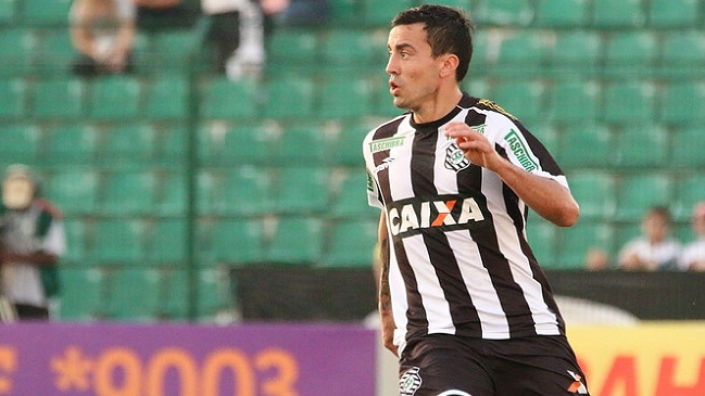 Roberto Cereceda fue expulsado en sorpresivo triunfo de Figueirense sobre Inter de Porto Alegre