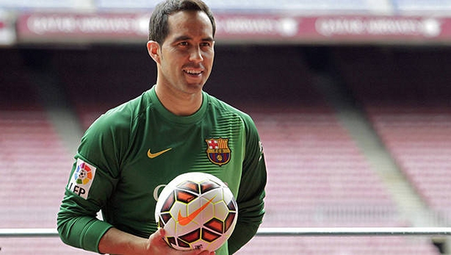 Claudio Bravo es el nuevo embajador del patrocinador de la liga española en Chile
