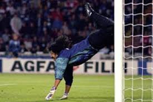 10 grandes atajadas en la historia del fútbol