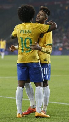 Brasil goleó a Turquía en Estambul con gran actuación de Neymar