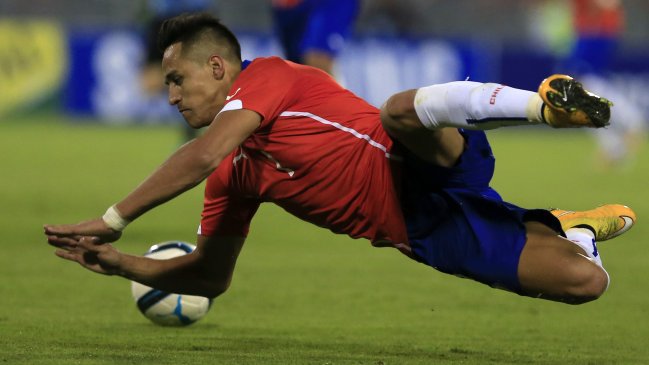Chile cerró 2014 con una derrota ante Uruguay en el Monumental