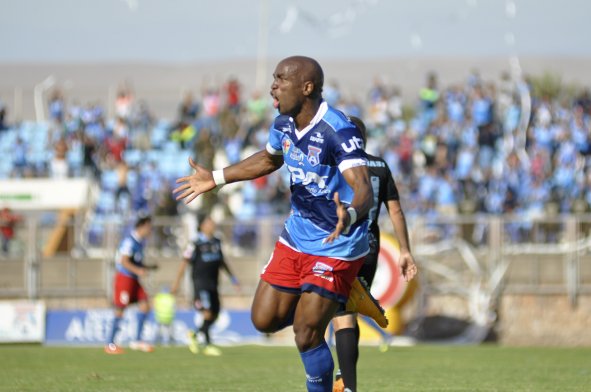 Emilio Rentería fue víctima de insultos racistas en el clásico entre San Marcos e Iquique