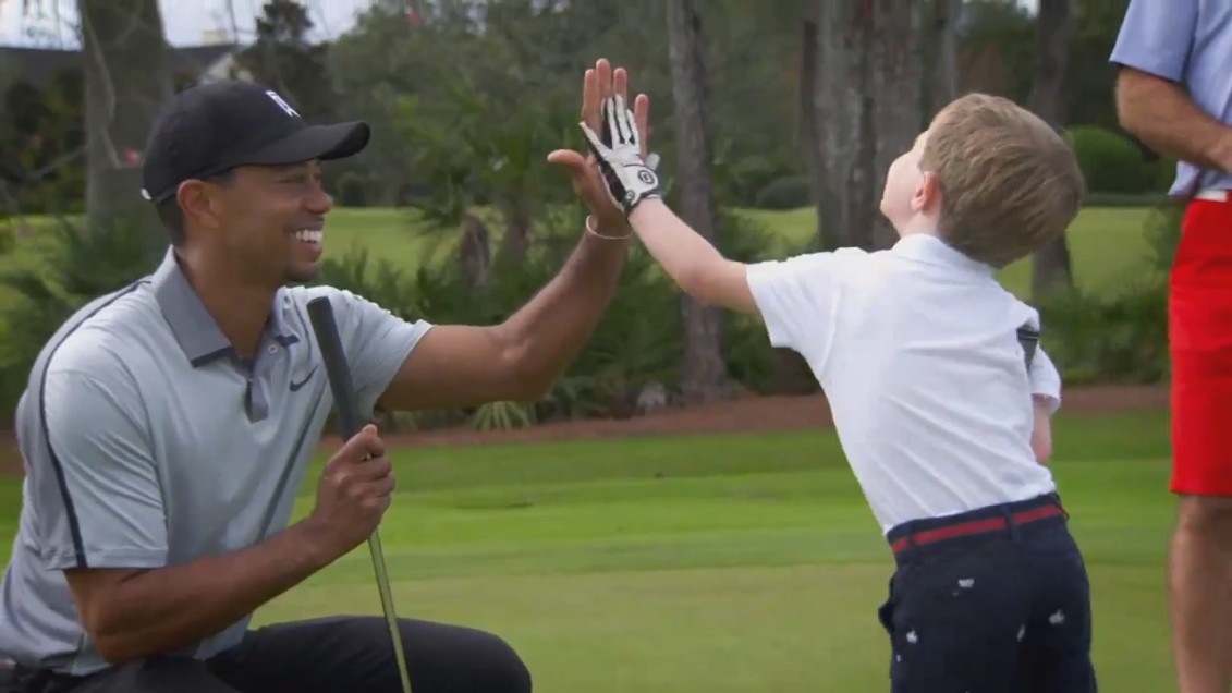 Tiger Woods inspiró a pequeño golfista con discapacidad