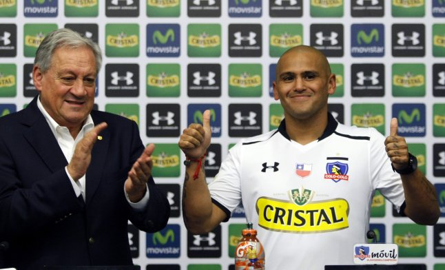 Humberto Suazo se puso la camiseta 26 de Colo Colo