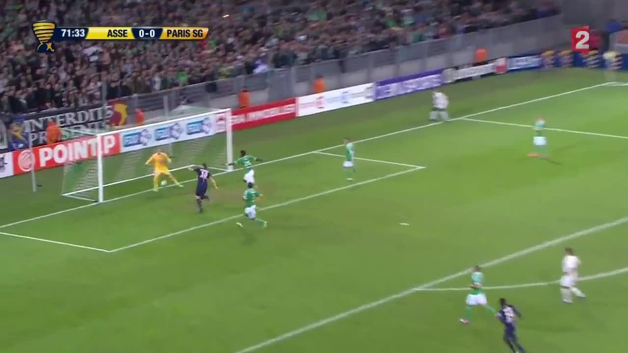 Zlatan Ibrahimovic marcó un gol de pecho y clasificó a PSG a semifinales de Copa Francia