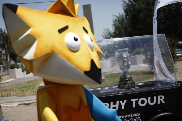 La presentación del trofeo de la Copa América en el Estadio Nacional