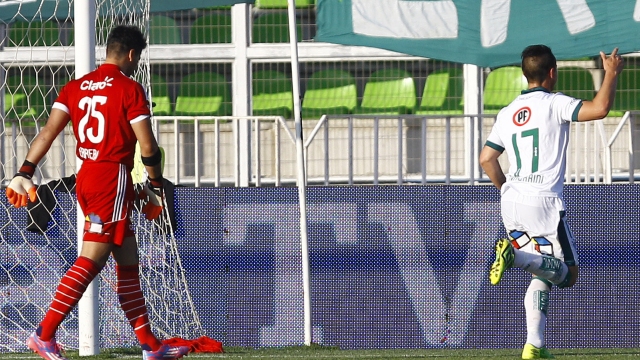 Pablo Tamburrini anotó el 2-1 parcial de S. Wanderers ante U. de Chile en Valparaíso