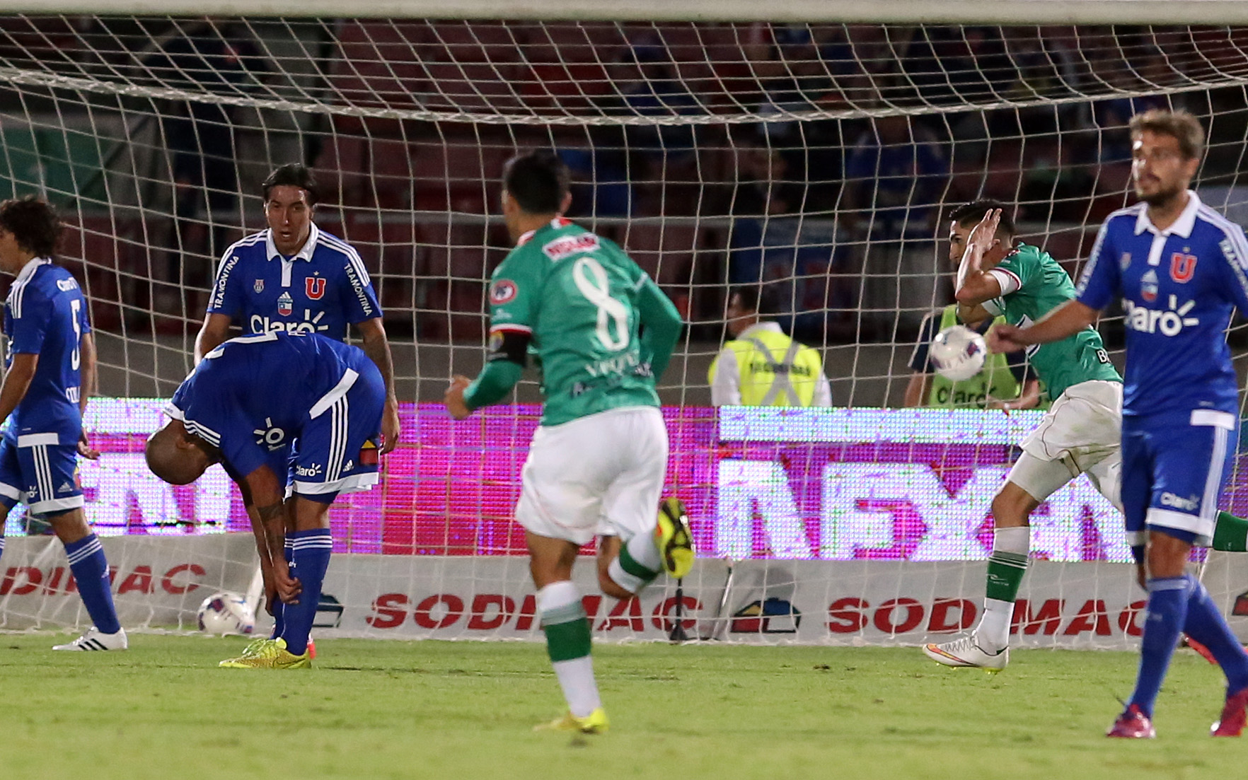Con un golazo, Diego Valdés aumentó la diferencia sobre U. de Chile