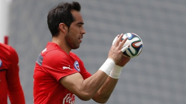 Claudio Bravo y decisión de concentrar en Europa: “Es una manera de abstraerse de todo”
