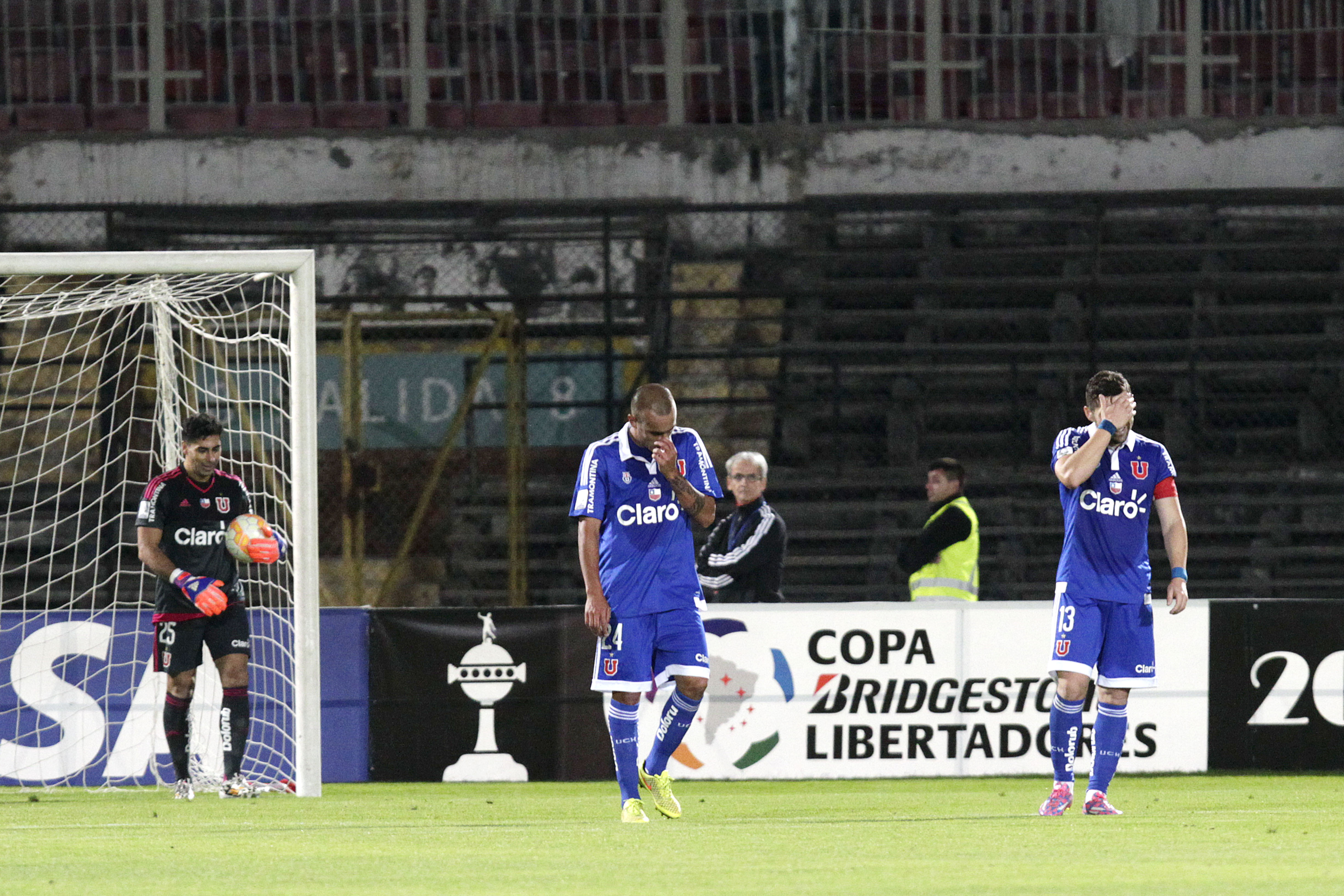 Internacional vapuleó a U. de Chile y la eliminó de Copa Libertadores