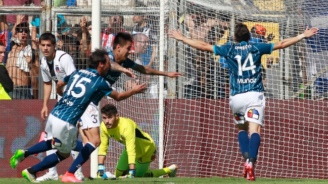 U. Católica liquidó a Colo Colo en el Monumental y quedó al acecho de Cobresal