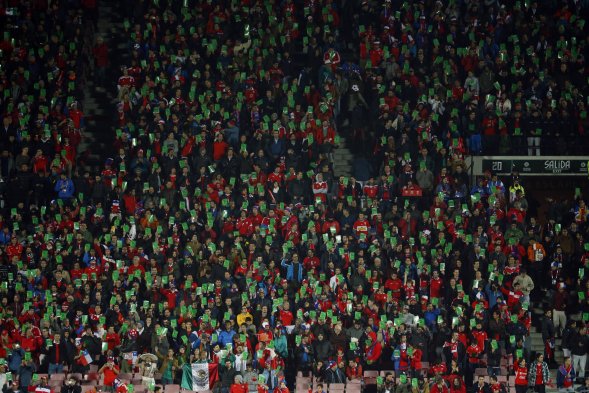 Campaña de la “tarjeta verde” de nuevo funcionó con el himno de México