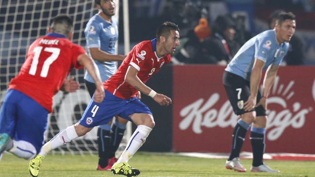 Mauricio Isla marcó un golazo para Chile ante Uruguay en cuartos de final